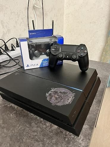 Продаю ps 4 fat Прошитая через диск 500гб 11.00 версия обновления