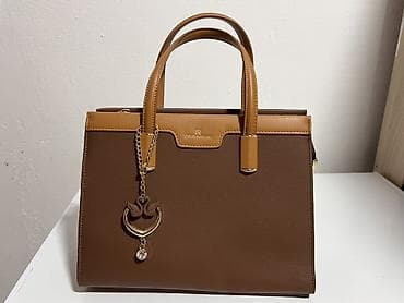 Классическая сумка, Материал: Экокожа, Жёсткая конструкция, Женские, Б/у at lalafo.kg Классическая сумка, Материал: Экокожа, Жёсткая конструкция, Женские, Б/у