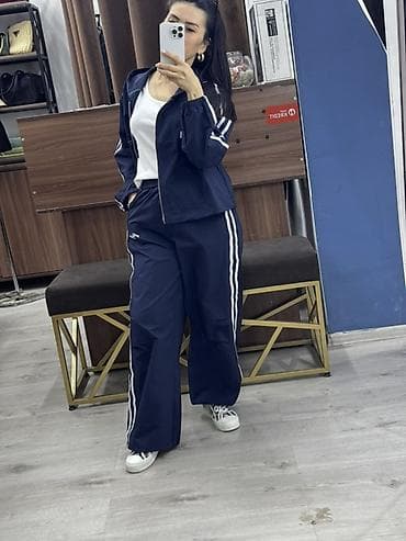 спорттук кийимдер: Женский спортивный костюм, темно‑синий. Состав комплекта: - куртка на — 1