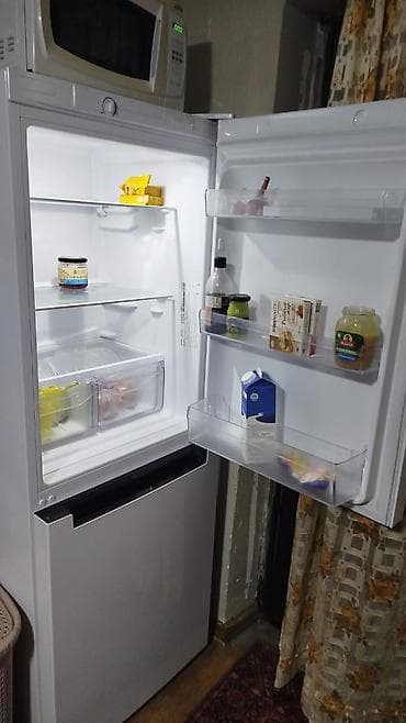 Техника жана электроника: Холодильник двухкамерный, белого цвета, с нижней морозильной камерой — 2