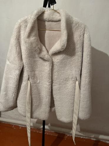 Женская шубка из искусственного меха, цвет молочный/айвори. -