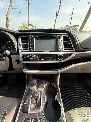 Toyota Highlander: 2019 г., 3.5 л, Автомат, Бензин, Кроссовер — 4