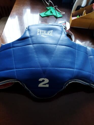 книги художественная литература: Протектор - 500с б/у в хорошем состоянии — 1