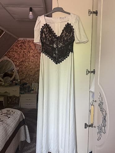 вечерние платья с гипюром: Вечернее платье с кружевами, размер 44. - Элегантное длинное платье в — 1