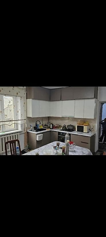 кыргыз недвижимости: 60 м², 3 бөлмө, Унаа токтотуучу жай, Забор, тосулган — 1