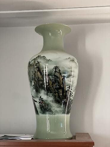 Большая декоративная ваза из глазурованного фарфора