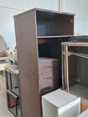 Мебельные гарнитуры: Комплект офисной мебели, Б/у, Тумба, ДСП, Платная доставка, цвет - Коричневый — 4