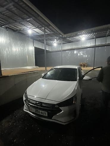 Hyundai Elantra: 2022 г., 2 л, Автомат, Газ, Седан — 1