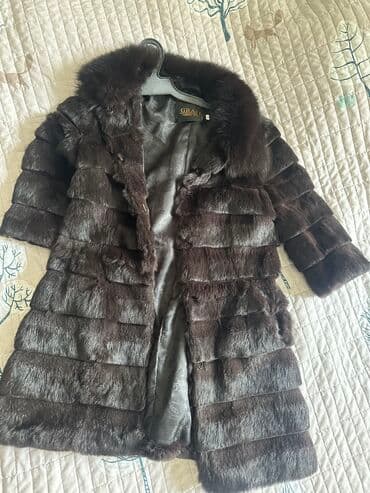 шуба кроликовая: Продается полушубок кролик натуралка, в хорошем состоянии. Носила — 1