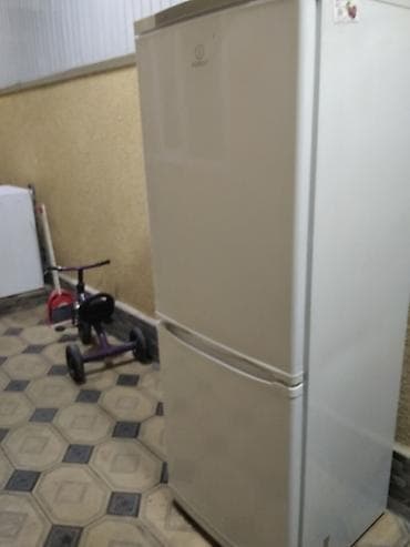 Холодильники: Холодильник двухкамерный, белый, с нижней морозильной камерой.ото — 5