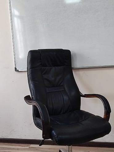 кресло кожаное офисное: Офисное кресло, С колесиками, цвет - Черный, Экокожа — 2