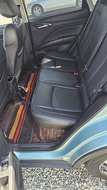 сетка кду: Электрический автомобиль Neta в светло-голубом цвете. Модель имеет — 6