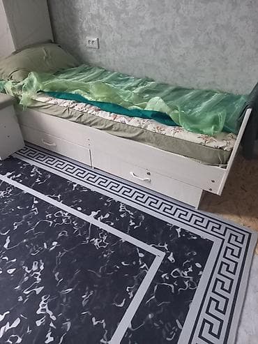 Кровать односпальная белого цвета с двумя выдвижными ящиками для at lalafo.kg Кровать односпальная белого цвета с двумя выдвижными ящиками для