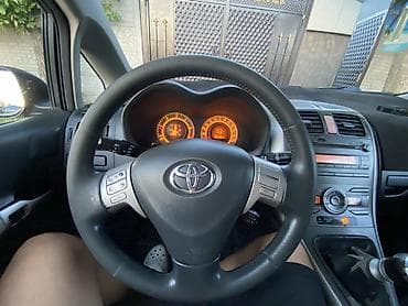 машина гольв: Toyota Auris: 2007 г., 1.4 л, Механика, Дизель, Хэтчбэк — 5