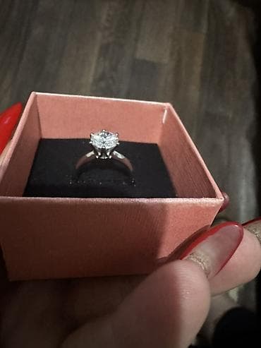 очки сердечки: Кольцо с крупным круглым камнем мусаанит( искусственный бриллиант) - — 2