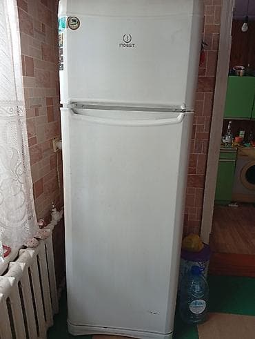 компь: Муздаткыч Indesit, Эки камералуу — 1