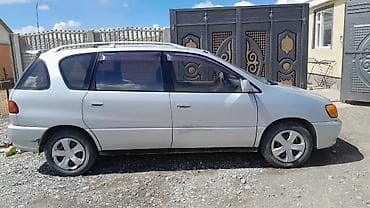 Toyota Ipsum: 2000 г., 2 л, Автомат, Бензин, Минивэн