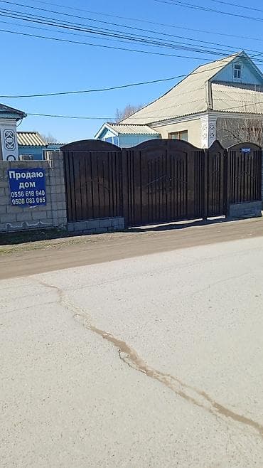 Продается два дома на одном участке,со всеми хоз постройками. В