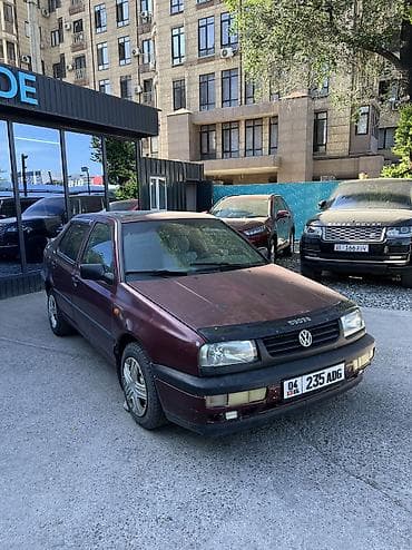 Volkswagen Vento: 1992 г., 1.8 л, Механика, Бензин, Седан