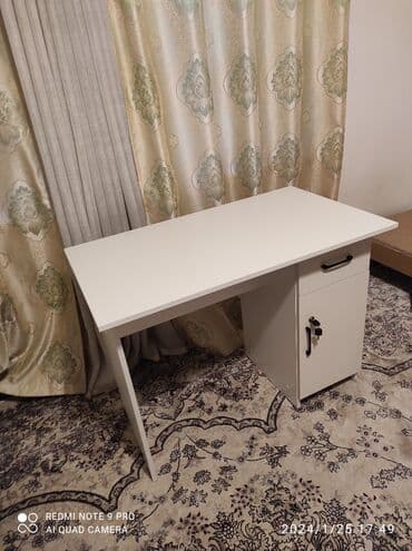 стол швейный: Продается новый стол с выдвижным ящиком и тумбой с замком.Размер длина — 3