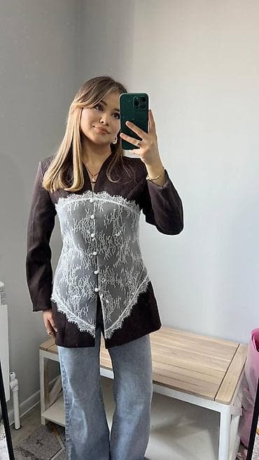 Спортивная одежда: Женская блуза-пиджак с кружевной накладкой-корсетом
999 — 2