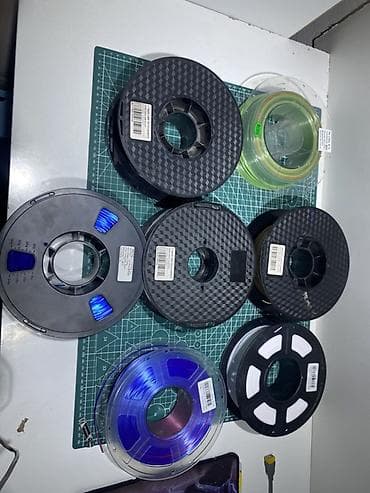 Өндүрүш үчүн жабдуулар: Продаю 7 рулонов пластика для 3D-принтера. Состав: * PLA светящийся — — 2