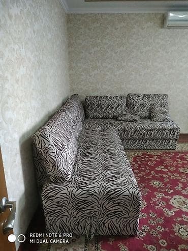 Угловой диван, C подушками