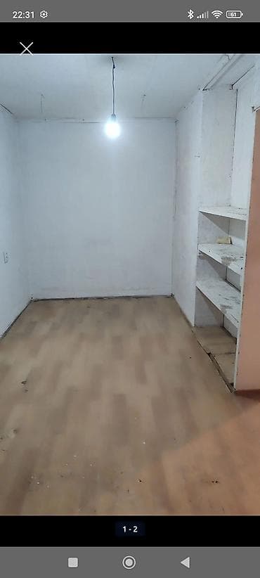 подсобка: Сдаётся небольшое помещение формата комнаты/кабинета. - Площадь — 2