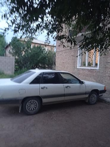 малолитражки на автомате: Audi 100: 1987 г., 1.8 л, Механика, Бензин, Седан — 1