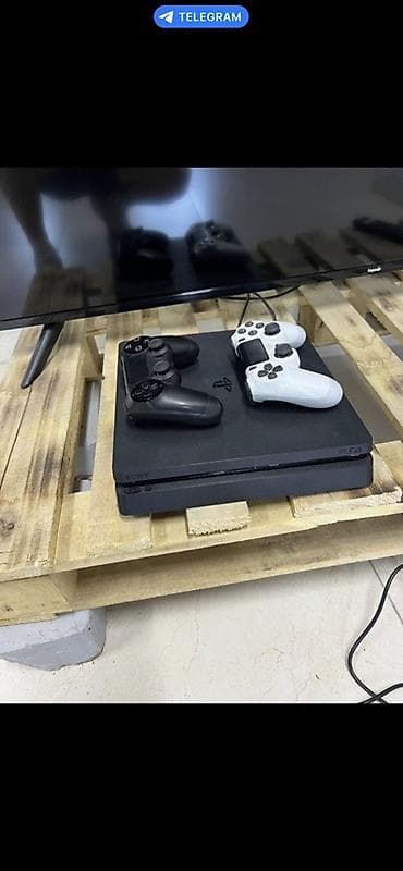 pixel 10 pro: PlayStation 4 Slim + 2 геймпада Fifa 25 UFS4 в комплект - Модель — 1