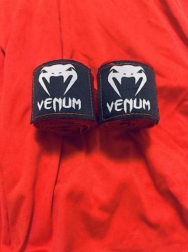 б ют: Комплект для бокса/кикбоксинга (красный) Состав набора: - Боксерские — 3