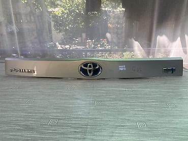 эмблема приус: Накладка на крышку багажника Toyota Prius (задняя декоративная планка) — 2