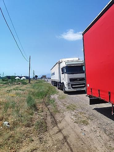 карнивал 2023: Тягач, Volvo, 2009 г., Тентованный — 2
