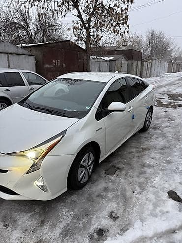 camry 2014: Toyota Prius: 2017 г., Гибрид, Хэтчбэк — 3