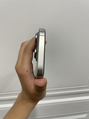 iphon 17: IPhone 15 Pro Max, Natural Titanium, Кабель — 3