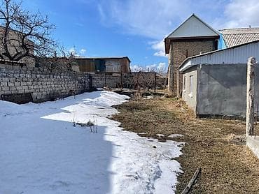 бишкек прадаю дом: Продаётся одноэтажный дом с прилегающим участком. размер участка по — 10