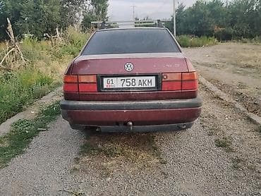 Volkswagen Vento: 1993 г., 1.8 л, Механика, Бензин, Седан