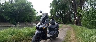 gilera runner: Скутер (макси-скутер) черного цвета с агрессивным дизайном передней — 1