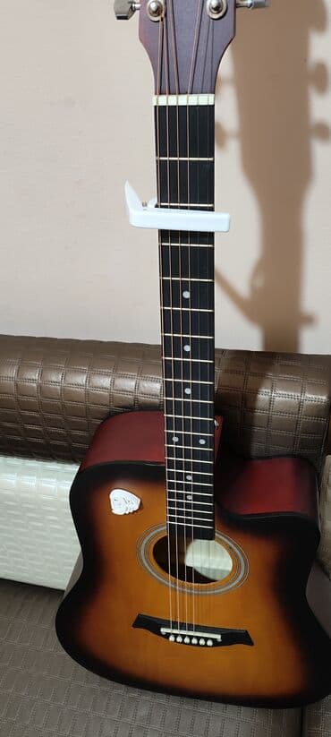 Ковролин: Акустическая гитара с вырезом (тип корпуса Dreadnought Cutaway), 6 — 2