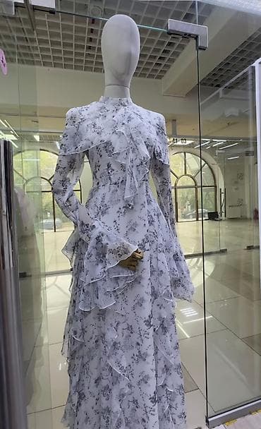 НОВОЕ Длинное платье с цветочным принтом и многослойными оборками