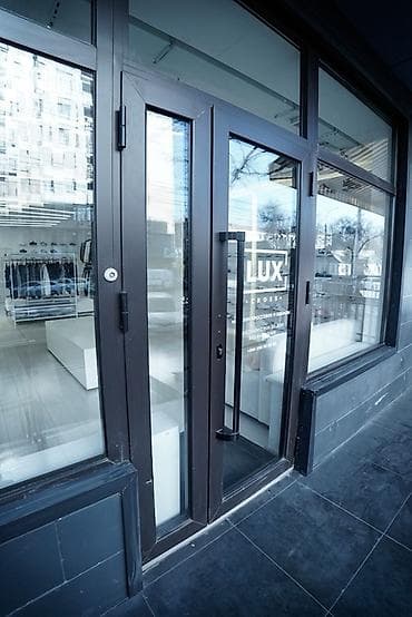 магазине: Магазин, В жилом доме, 80 м² Без оборудования, С ремонтом, Отдельный вход — 4