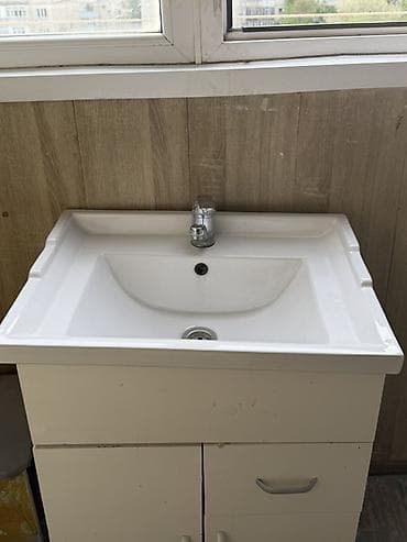 зеркало в ванную бу: Раковина со смесителем 
60 x 50
Цена 3800 — 1