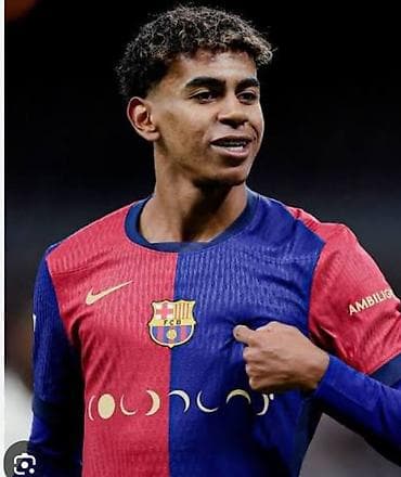 Футбольная футболка FC Barcelona - Дизайн: половинчатый крой в — 1