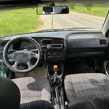 Унаа сатуу: Volkswagen Golf: 1992 г., 1.8 л, Кол менен иштөөчү, Бензин, Хетчбек — 6