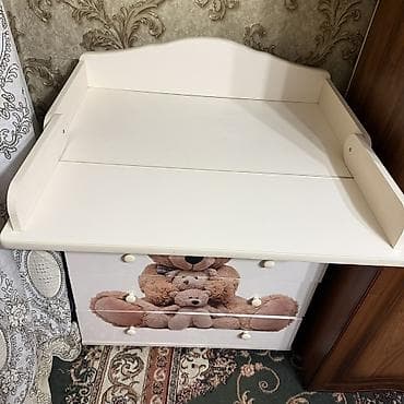 кийим: Бала үчүн комод, Колдонулган, Бөбөктөр үчүн кийим алмаштыруучу үстөлү бар, Жыгач, түсү - Саргыч боз — 3