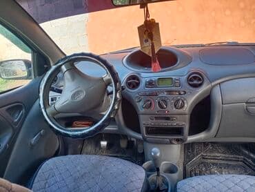 Toyota Yaris: 1999 г., 1 л, Механика, Бензин