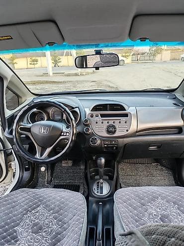 lada samara 2115: Honda Fit: 2011 г., 1.5 л, Автомат, Бензин, Хэтчбэк — 2