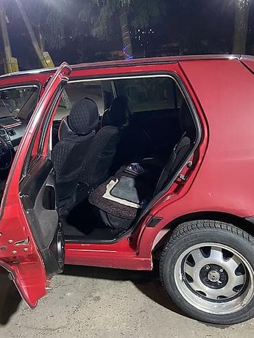 Продажа авто: Volkswagen Golf: 1993 г., 1.6 л, Механика, Бензин, Хэтчбэк — 4