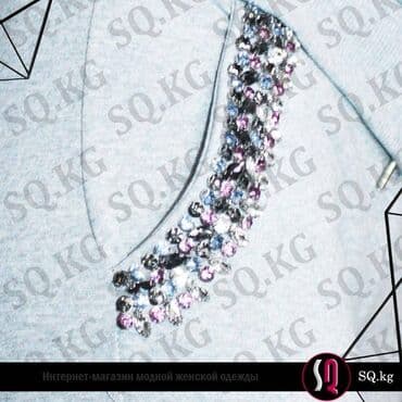 спортивное оборудование: Спортивный костюм украшенный стразами на манжетах
Размер: 42-44 — 3
