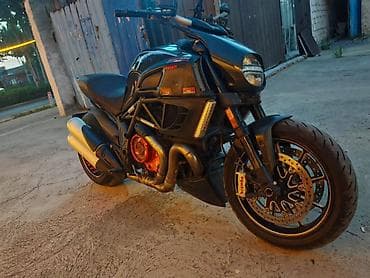 спортивные мотоциклы ducati: Ducati Diavel (чёрный матовый) — мощный крузер/родстер с фирменной — 6